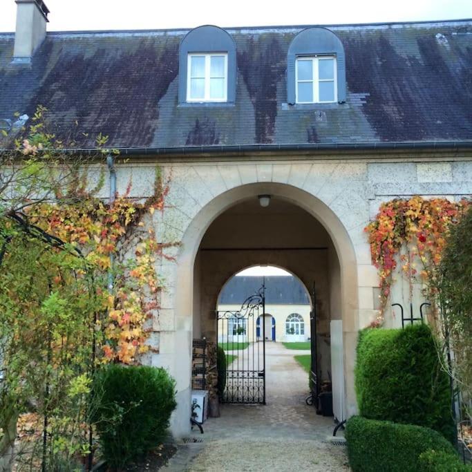 Charming Romantic Tower In Chateau Estate Ocquerre Exterior photo
