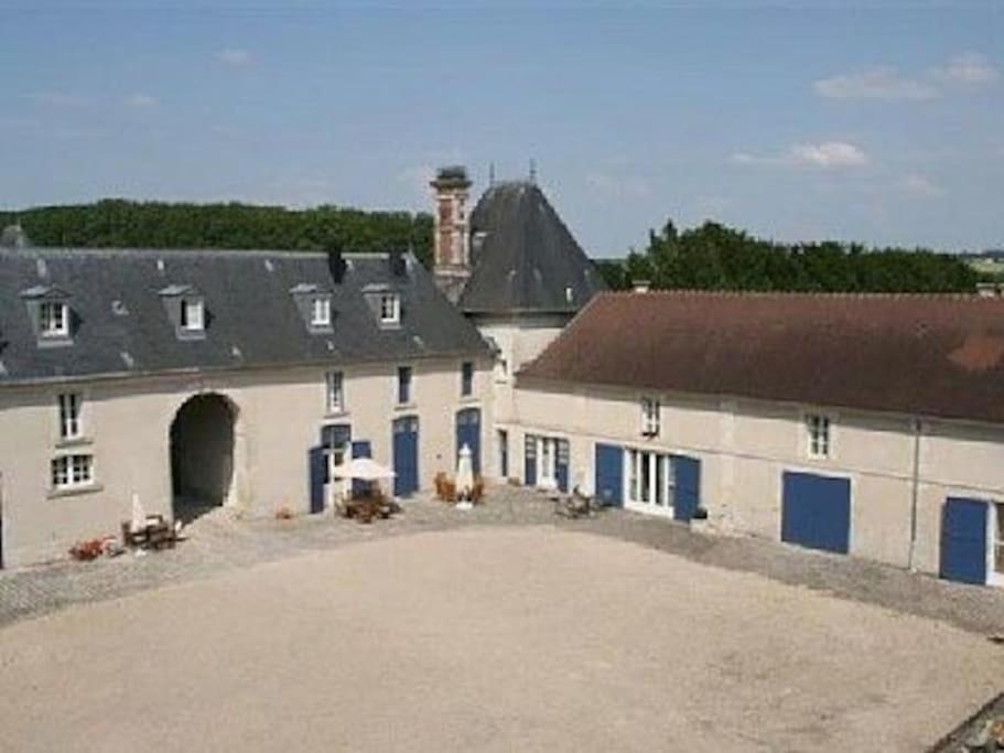 Charming Romantic Tower In Chateau Estate Ocquerre Exterior photo
